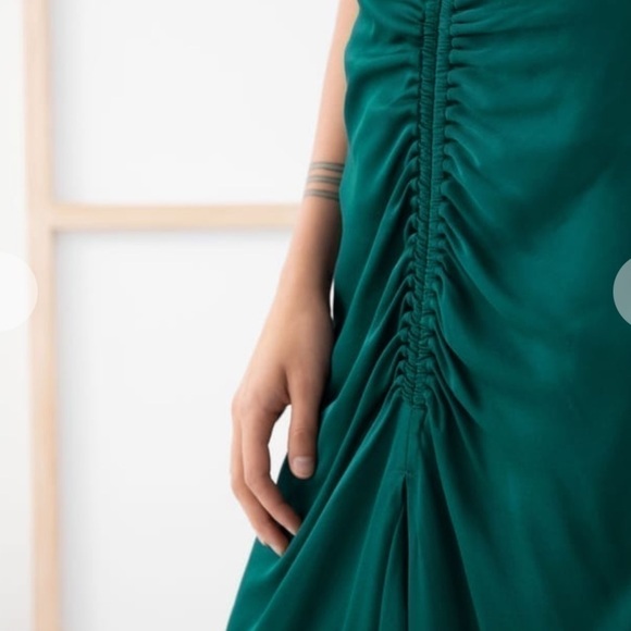 & Other Stories green gathered satin midi skirt - Picture 5 of 11